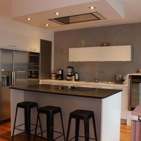 Le Jane : Centre Ville, Garage, Balcon Annecy Luaran gambar