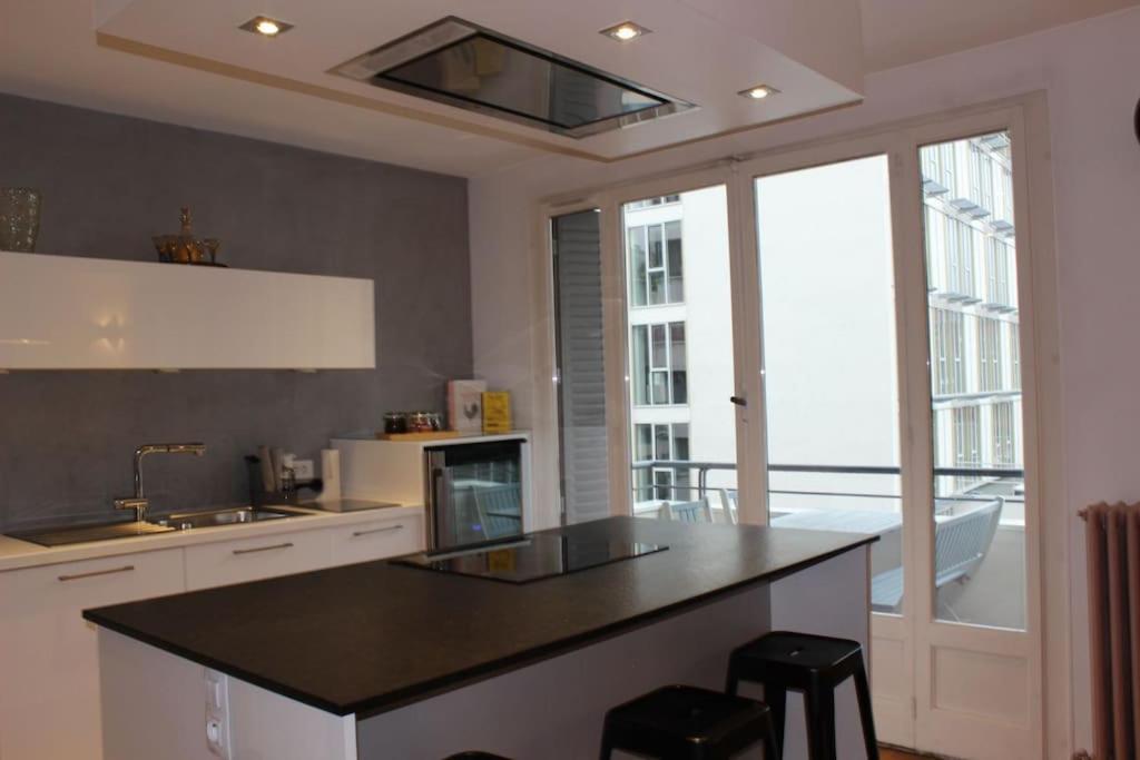 Le Jane : Centre Ville, Garage, Balcon Annecy Luaran gambar