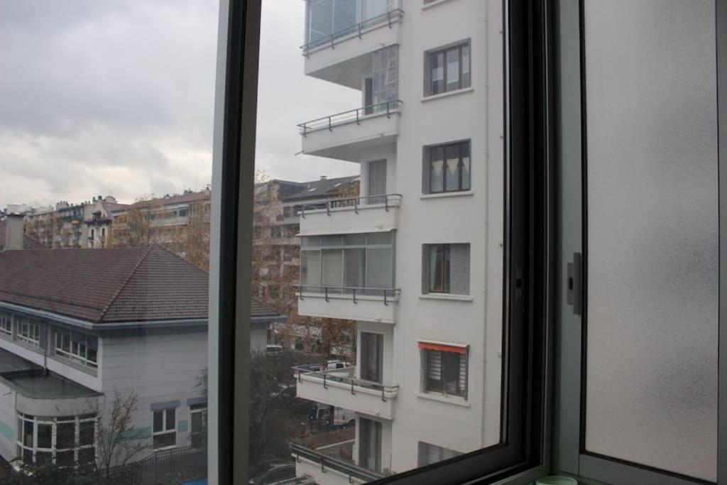 Le Jane : Centre Ville, Garage, Balcon Annecy Luaran gambar
