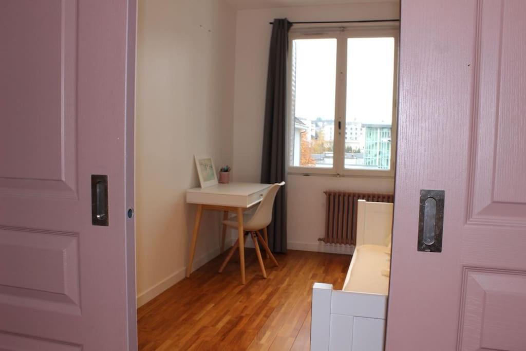 Le Jane : Centre Ville, Garage, Balcon Annecy Luaran gambar