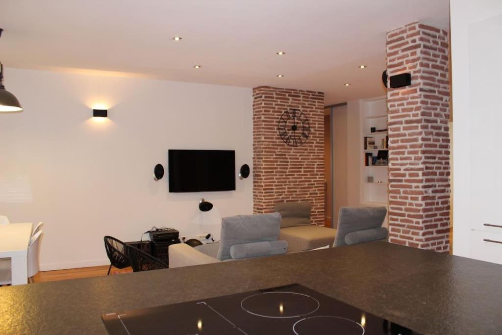 Le Jane : Centre Ville, Garage, Balcon Annecy Luaran gambar